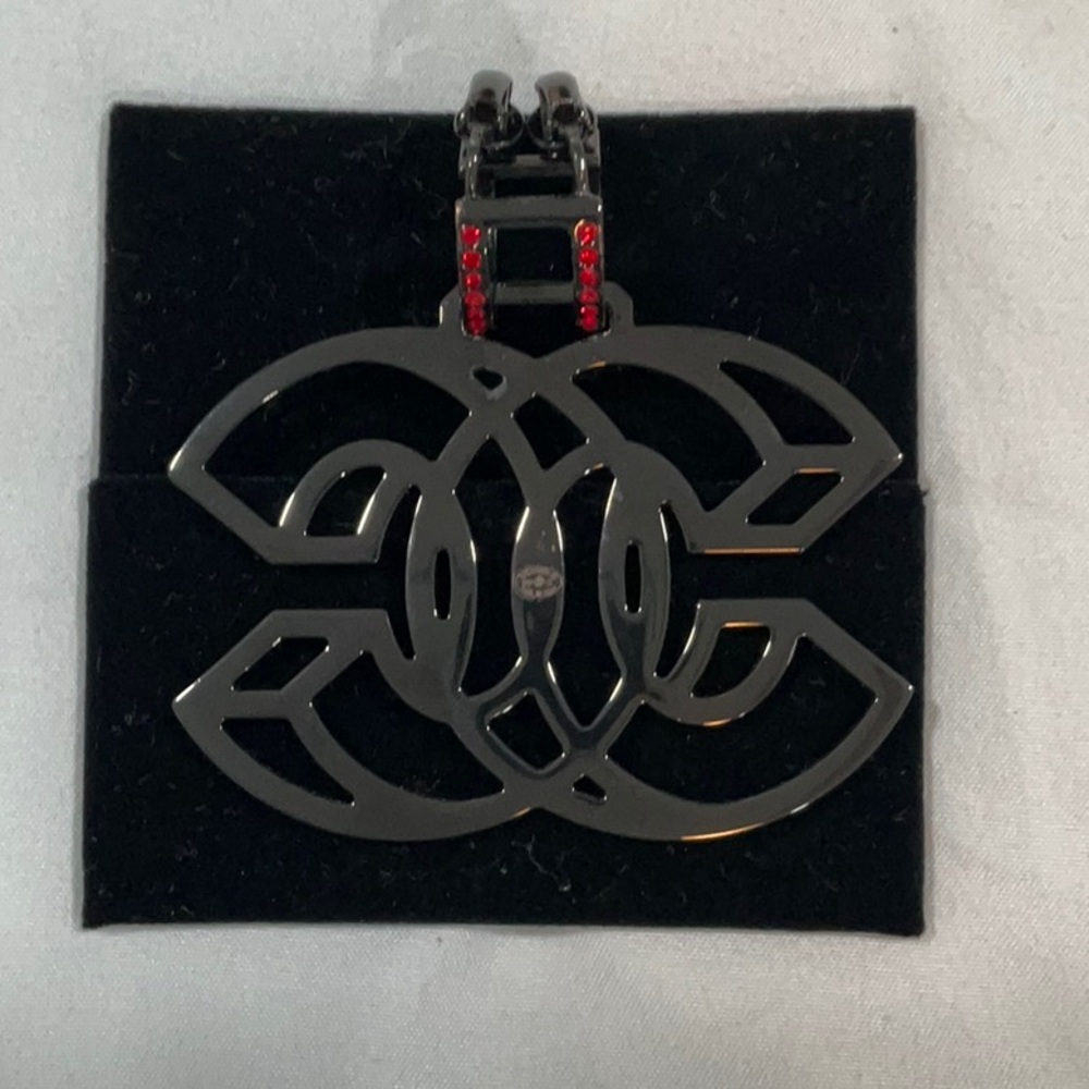 Chanel Diamantés one sided Crystal clip on earring - Picture 3 of 7